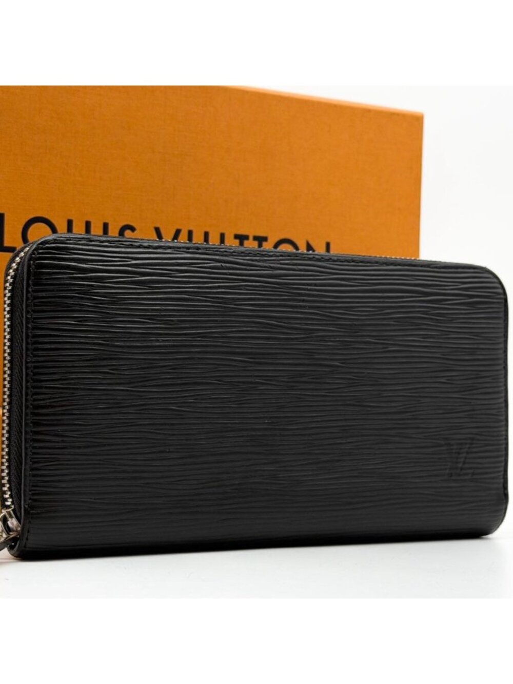 Louis Vuitton Zippy Wallet Epi Black Round